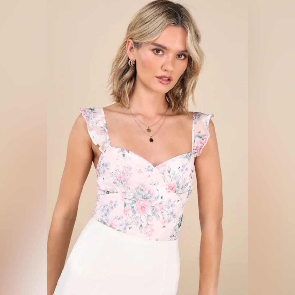 NWT Blush Floral Bodysuit - Ruffled Strap
Bodysuit, Size XS